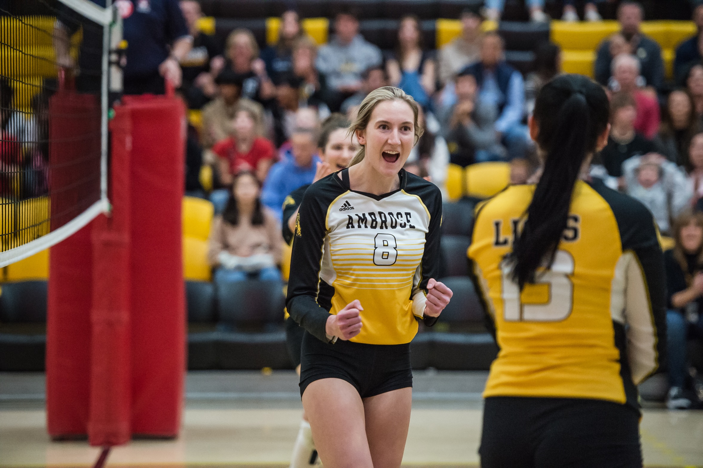 Lions Beat Trojans in Thrilling Five Set Match